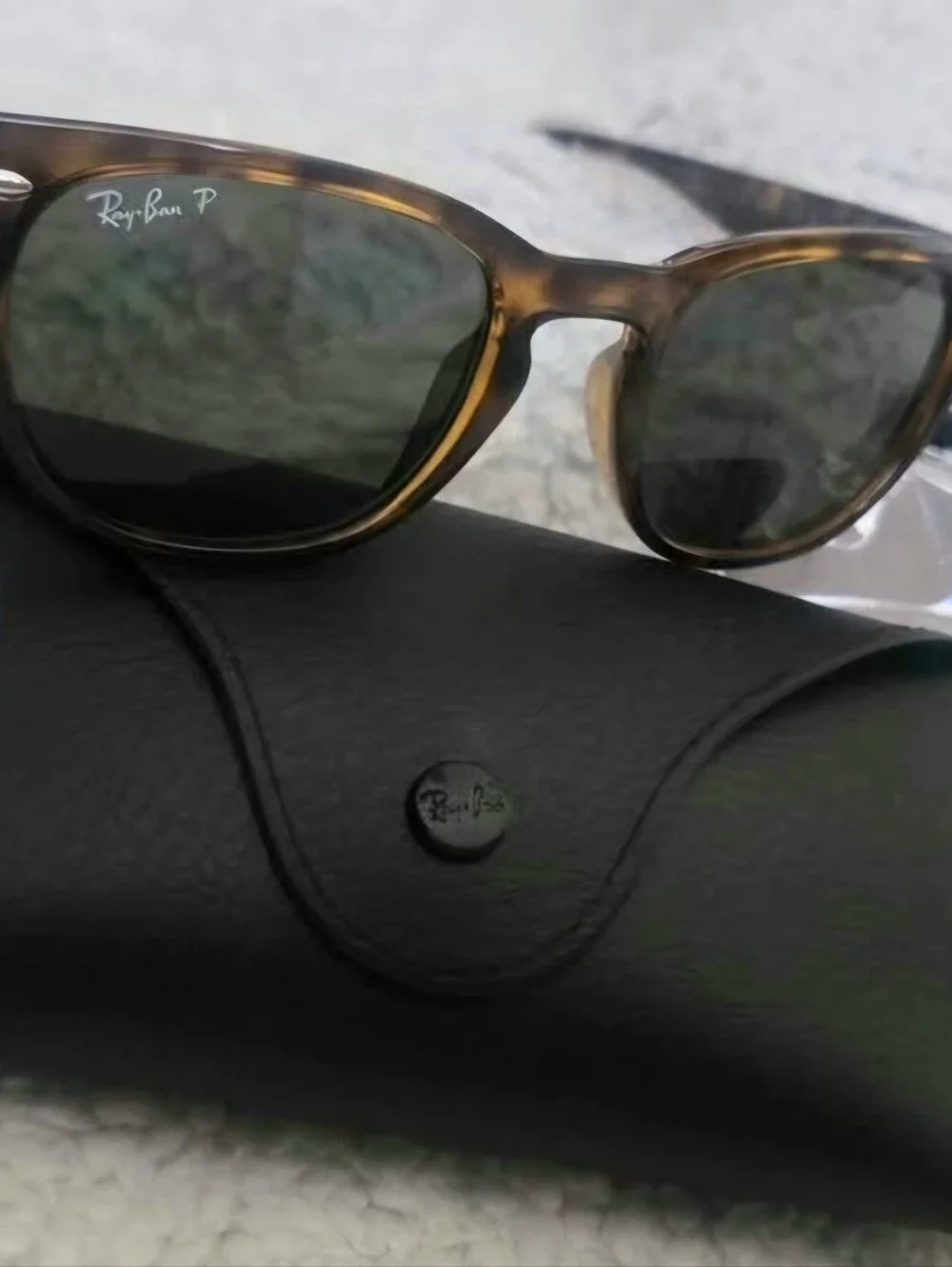 NEW Ray-Ban Tortoiseshell Frame Sunglasses with Black Case